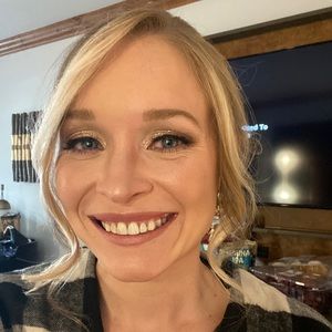 Meet your Posher, Kira